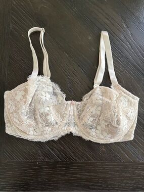 Victoria's Secret Lace Push-up without Padding Bra in Off White